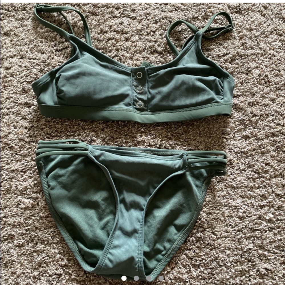 target green button up bikini (top-s / bottom-xs)